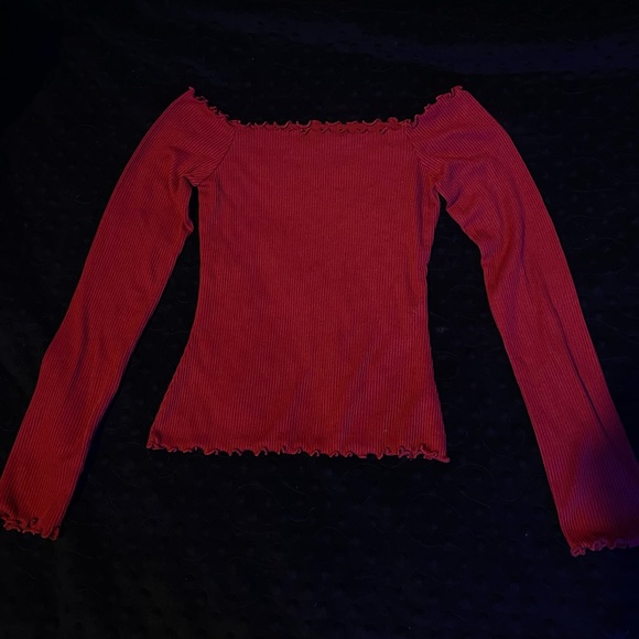 Red, off the shoulder, ribbed long sleeve. (slightly cropped) - Picture 1 of 2